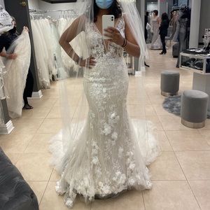 Size 4 BRAND NEW Enzoani wedding gown